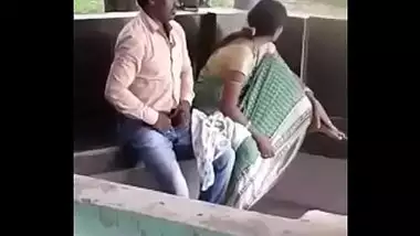 Sexy boudi sucking penis in public indian sex video
