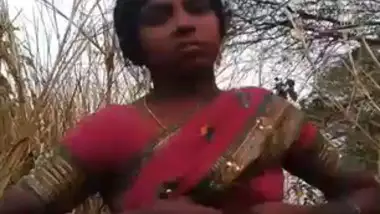 Jangal Gujarati Xxx - Village bhabi fucking in jungle indian sex video