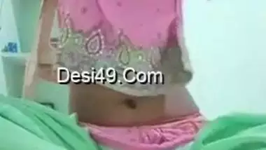 Xxx minx of indian origin willingly plays with pussy in front of camera  indian sex video
