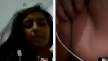 Horny Paki girl shows XXX orifice to boyfriend via video chat