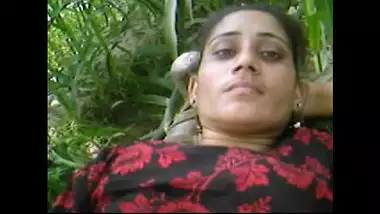 Village bhabhi having sex in her field indian sex video