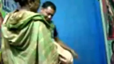 Desi aunty fucking her lover in photo studio indian sex video