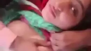 Elegant lover licks Desi girl's boobies in the cheating porn video