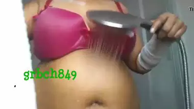 Hot bhabhi s boobs while taking a bath indian sex video