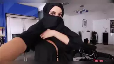 Hijab Xxxxxx Bp Hd - Hijab xxx porn naughty paki wife displays her nude tits indian sex video