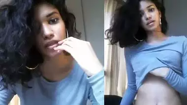 Skinny Desi webcam sex model wears blue T-shirt and never takes it off