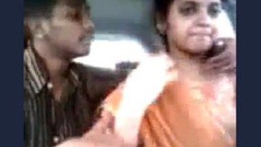 Kashmiri Girl B Oob Press In Car - Tamil guy smooching and pressing boobs of cute girl in car indian sex video