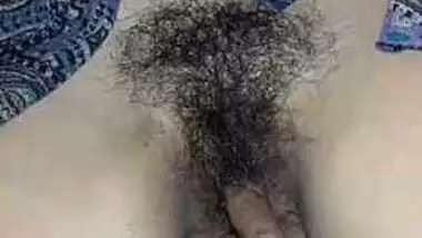 Dwwwxxn - Man comes to sleeping desi wife to touch her hairy xxx pussy in sex video  indian sex video