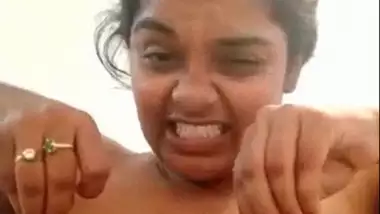 Mula V S Girl Sex Video - Big mula mallu aunty playing with tits indian sex video
