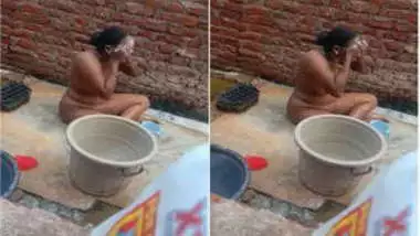 Naughty boy records how naked Desi neighbor washes XXX body outdoors