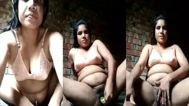 Silpayek Sexs Com - Unsatisfied bangladeshi housewife fingering her cunt indian sex video