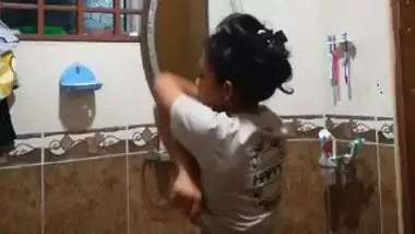 Tamil girl nude bathroom solo video indian sex video