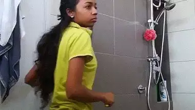 Xxxsexxsexxx - Cute tamil girl stripping nude bathroom video indian sex video