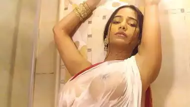 Poonam Xxx Sex In Toilet - Indian super model poonam pandey self love in the shower indian sex video