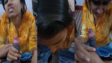 380px x 214px - Desi salesgirl sucking dick inside the toilet indian sex video