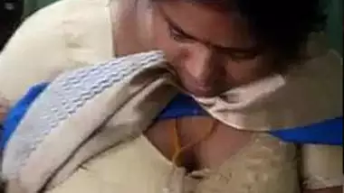 Xnxxmusalim - Insistent indian man coaxes wife to flash boobs for his porn film indian  sex video