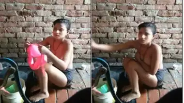 Desi girl isn't afraid of posing naked on XXX camera washing her sex skin