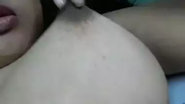 Desi lady licks nipples and not every girl can do such a porn thing