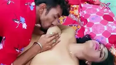 Kuwari chori ki chut ki seal ko padosi ne chod ke phad di indian sex video