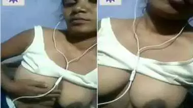 Desi whore reveals her xxx boobs and plays with them for webcam indian sex  video