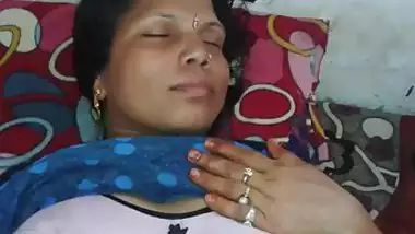 380px x 214px - Prick works in indian milf's sex hole while its owner touches small tits  indian sex video