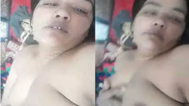 Desi woman exposes her full XXX tits and vagina in a sex show on camera