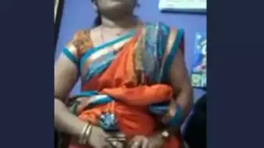 380px x 214px - Desi aunty showing pussy to boss indian sex video