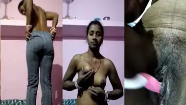 380px x 214px - Unsatisfied desi bhabhi masturbating pussy with a toothbrush video indian  sex video