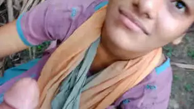 Xxx Bajara Bf - Sexy desi girl sucking cock of bf in khet mms leaked 2 video clip indian sex  video