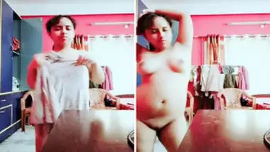 Chennailadysex - Webcam video of good looking desi girl oiling wonderful body indian sex  video