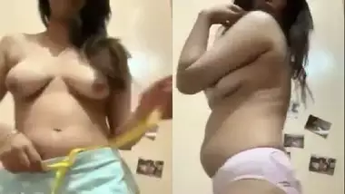 Sexy indian punjabi girl stripping nude on selfie cam indian sex video