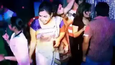 Party Xxx Indian - Cute bangla aunty dancing in private party indian sex video