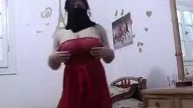 380px x 214px - Masked desi woman with huge xxx jugs seductively poses in bedroom indian  sex video