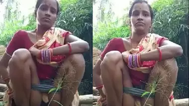 Odia Lokal Jabardthi Sex Vido - Odia bhabhi pissing outdoors selfie video indian sex video