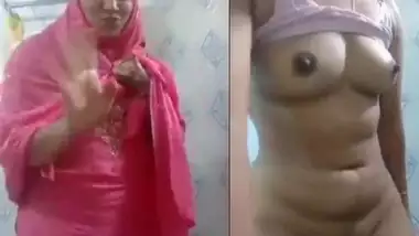 Muslim Sex Video Hyderabad - Unsatisfied horny muslim girl striptease selfie indian sex video