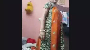 Unsatisfied Sexy Desi Boudi Fingering Ar Parchina Shuna Ektu Duka Shuna