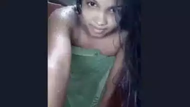Cute Lankan Girl Showing After Bath