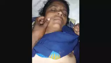 Bidesi Bulu Picture - Tamil wife boob pressed and nude captured indian sex video