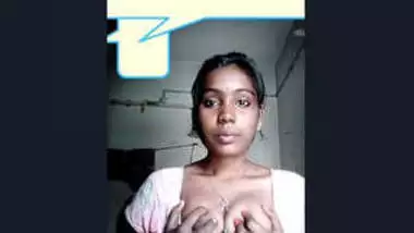 Desi Girl Shows her Boobs on Vc