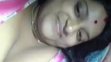 Sexy bengali boudi showing boobs and pussy indian sex video