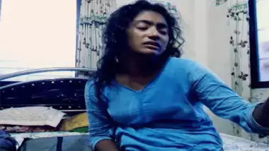 Desi lovers enjoying hot bedroom sex MMS video