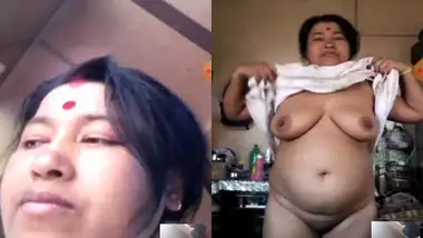 Sexy Fat Assamese Mom Videos - Mature assamese aunty showing boobs and pussy indian sex video