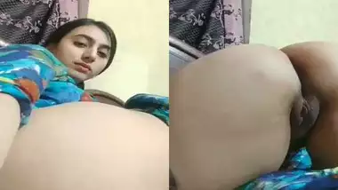 Beautiful pakistani girl showing her cute pussy indian sex video