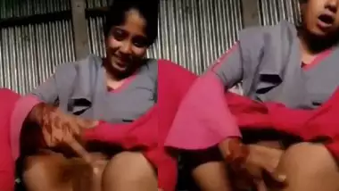 Beautiful cute Desi girl fingering her vaginal hole