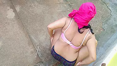 Dei Milf Bhabhi Caught Flashing Big Ass In Backyard To Neighbor