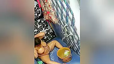 Today Exclusive- Desi Bbw Bhabhi Bathing Record In Hidden Cam