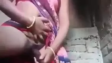 Sexivideodehati - Desi porn of dehati bhabhi who has xxx fun with rolling pin in pussy indian  sex video