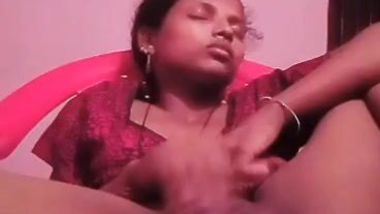 Indaxxxvibo - Keralan desi stimulates pussy with her own fingers in solo xxx video indian  sex video