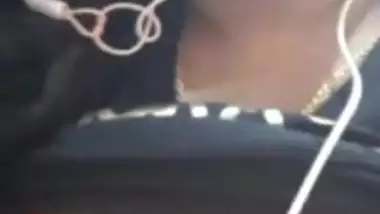 Hot Bhabhi Showing Boobs On VideoCall