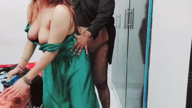 380px x 214px - Slutty desi maid with no panties and bra seduces the man on xxx sex indian  sex video